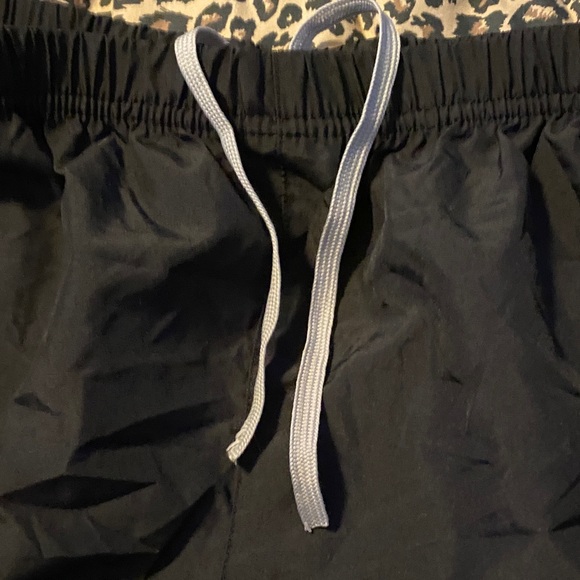 Men’s New Balance Black Running Shorts with White Drawstring - Picture 4 of 4